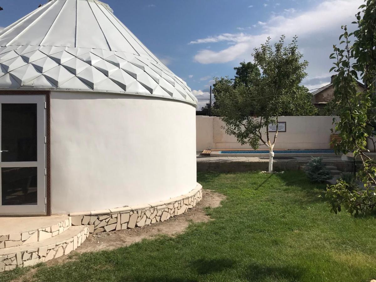 Tunduk Hostel Bishkek Bagian luar foto