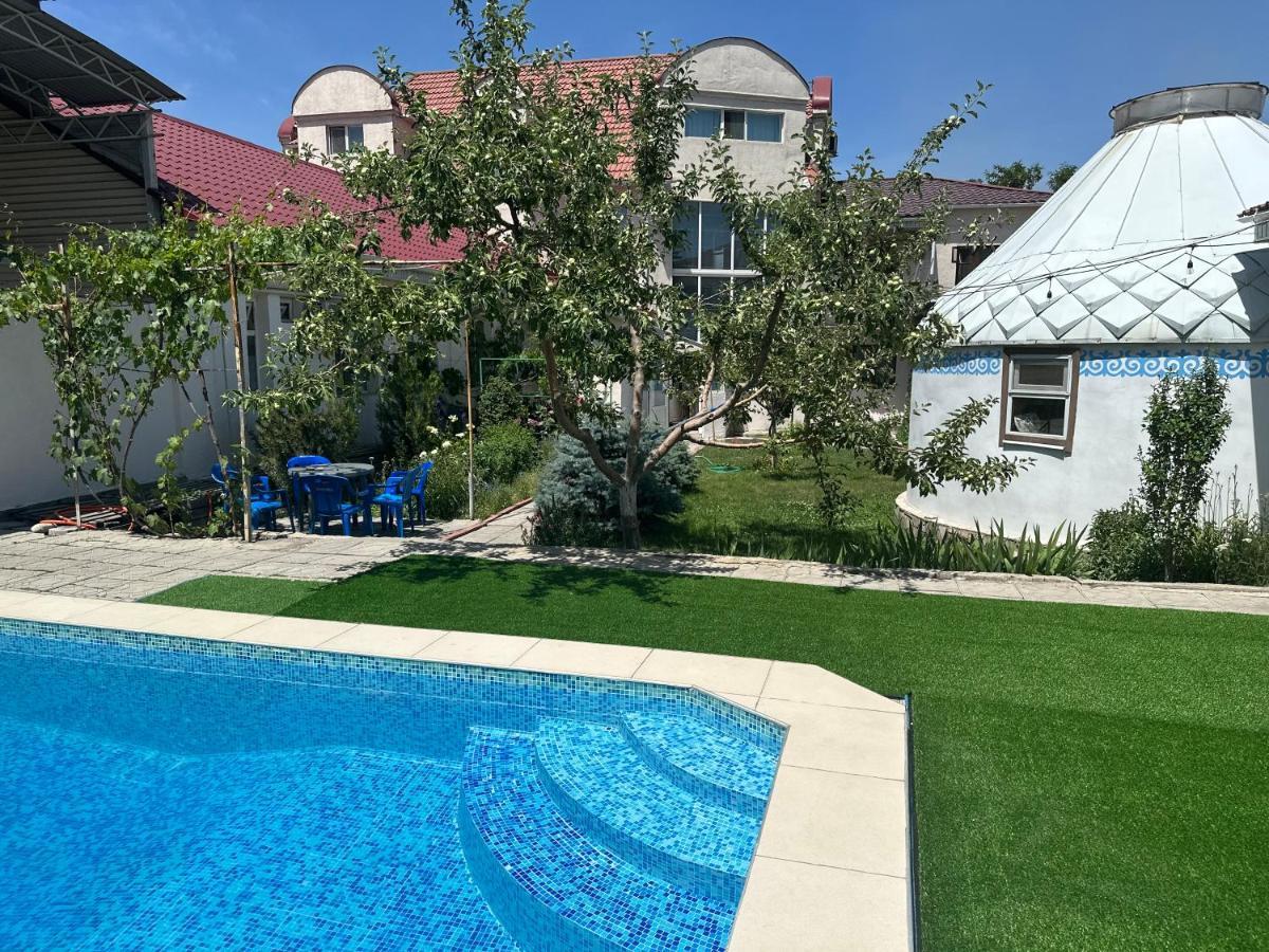Tunduk Hostel Bishkek Bagian luar foto