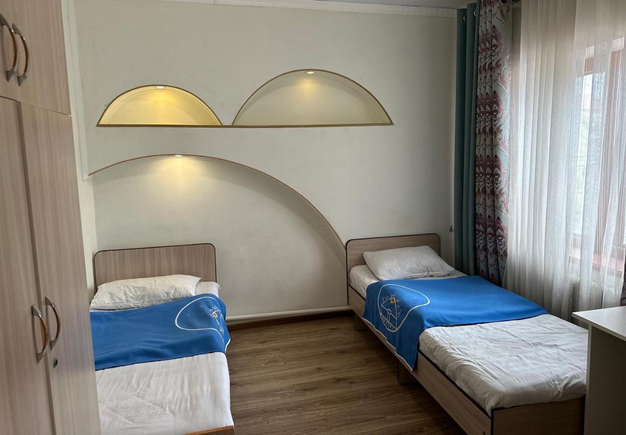 Tunduk Hostel Bishkek Bagian luar foto