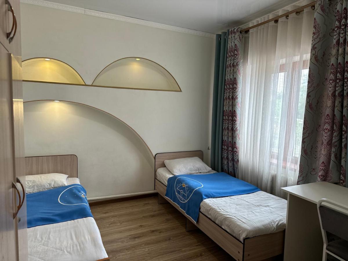 Tunduk Hostel Bishkek Bagian luar foto