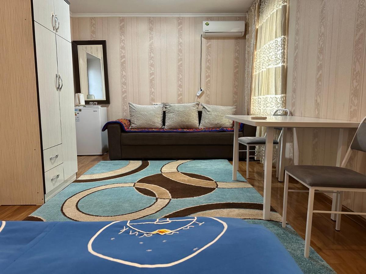 Tunduk Hostel Bishkek Bagian luar foto