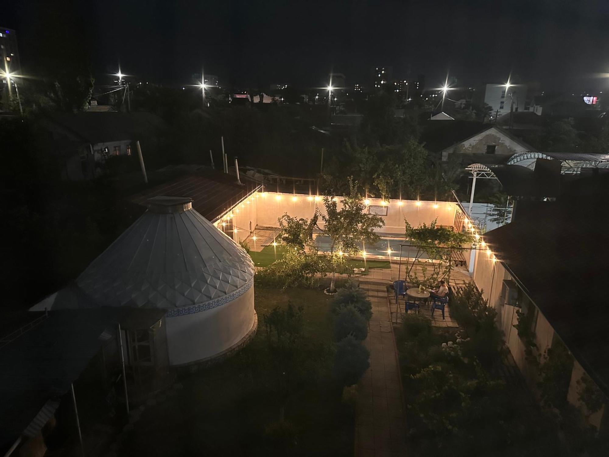 Tunduk Hostel Bishkek Bagian luar foto