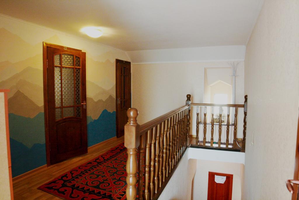 Tunduk Hostel Bishkek Bagian luar foto