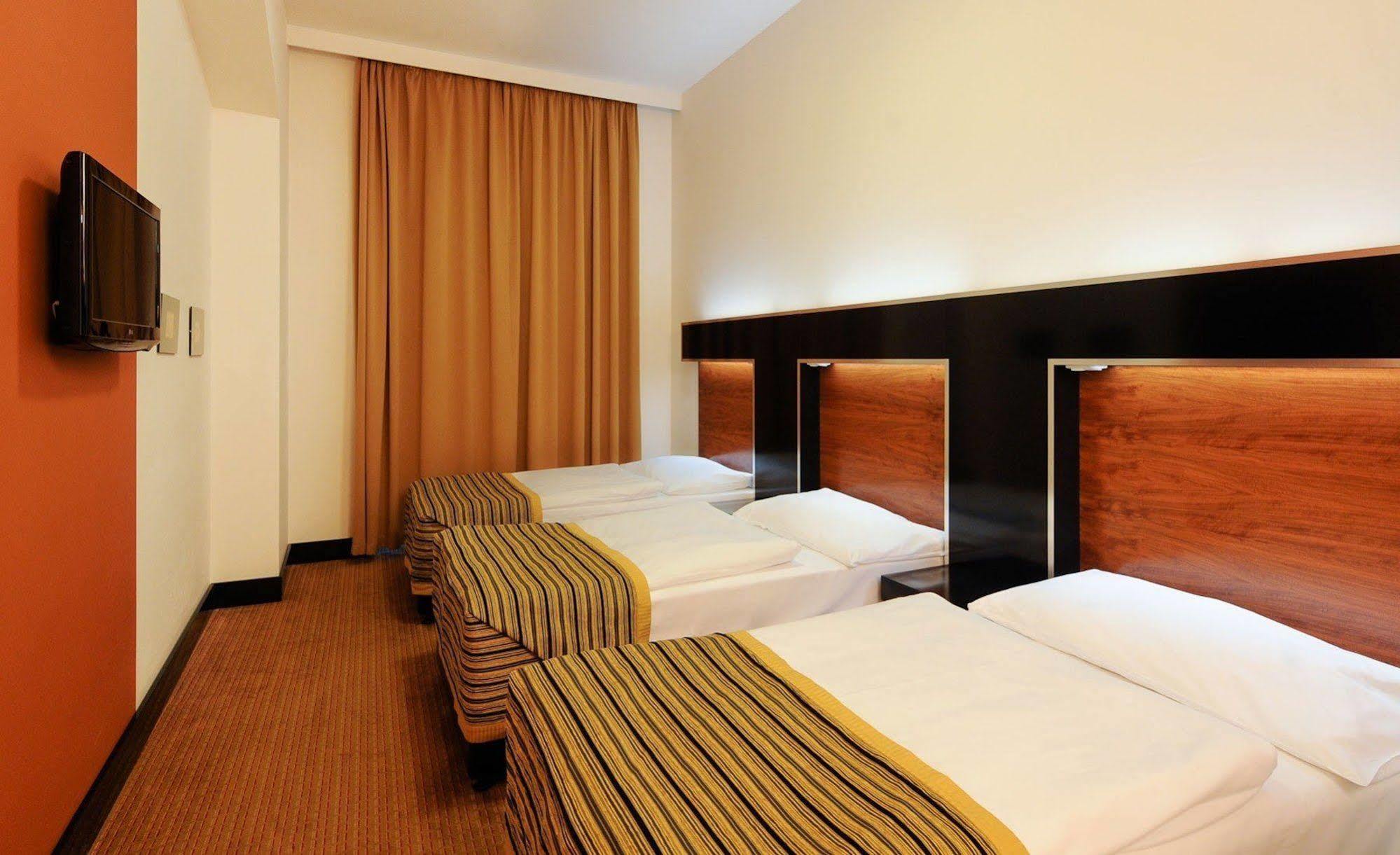 Tunduk Hostel Bishkek Bagian luar foto