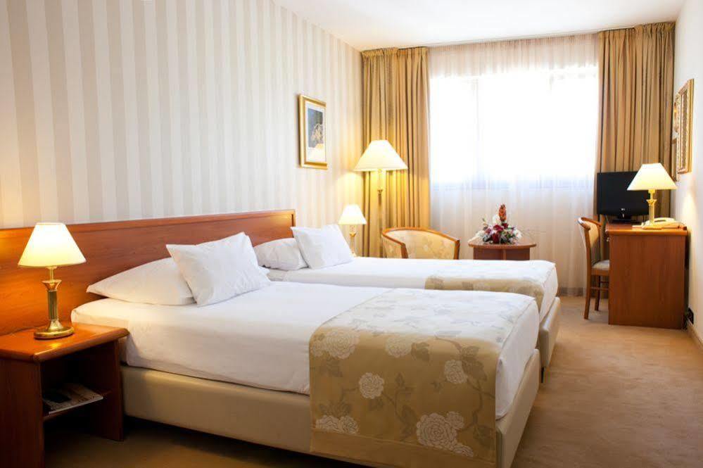Tunduk Hostel Bishkek Bagian luar foto